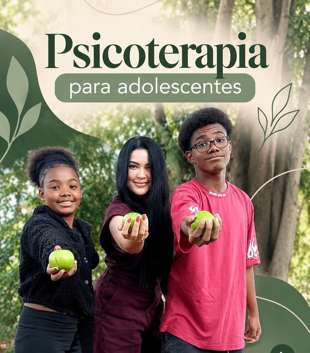 Renata Vieira Moratto com adolescentes, em peça visual sobre psicoterapia para adolescentes